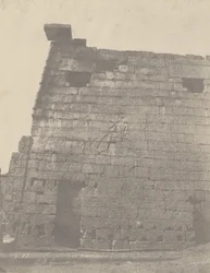 Luxor, historische Skulpturen des Pylons (rechter Massiv)